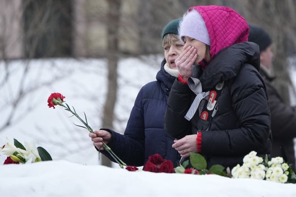 Mourners lay flowers as they pay tribute to Alexei Navalny at a memorial in Russia. 