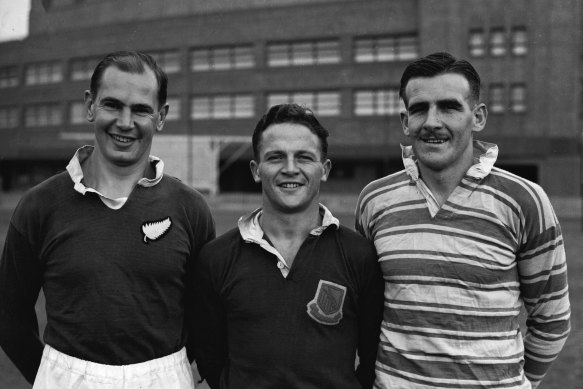 Eric Tweedale (left), with Waratahs teammates at the SCG in 1949.