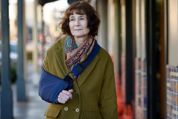 Julia Miller, que foi atropelada por uma scooter alugada perto do MCG, fotografada em 2022. 