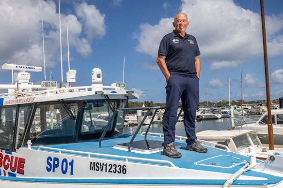Aqui para ajudar: O resgatador voluntário Tony Marchesani em Blairgowrie Marina.