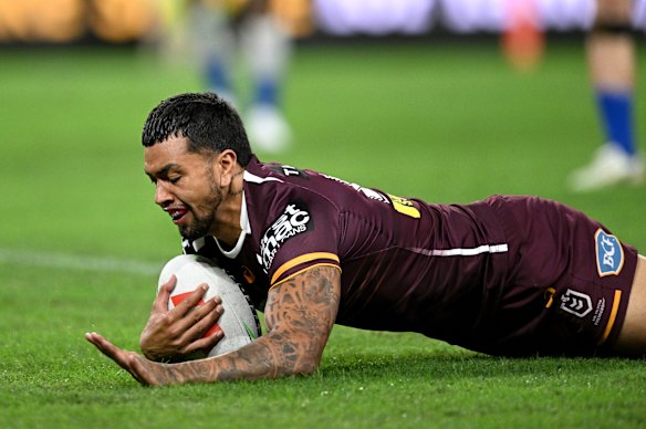 Xavier Willison scores for the Brisbane Broncos against the Bulldogs.