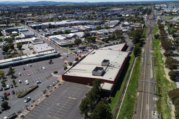 The former Woolworths at Pakenham Place Shopping Centre has been slated to be the site of a new public hospital.