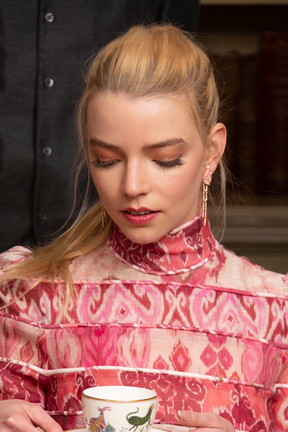 Anya Taylor-Joy as Emma Woodhouse, contemplating writing a letter