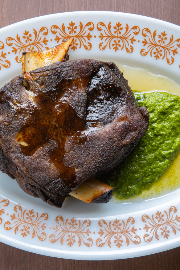 Lamb shoulder with sirkanjabin.