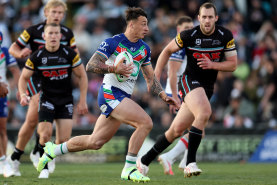 PENRITH, AUSTRALIA - SEPTEMBER 09:  Charnze Nicoll-Klokstad of the Warriors runs the ball during the NRL Qualifying Final match between Penrith Panthers and New Zealand Warriors at BlueBet Stadium on September 09, 2023 in Penrith, Australia. (Photo by Matt King/Getty Images)