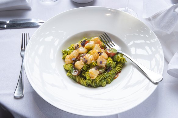 Nettle pasta with prawns.