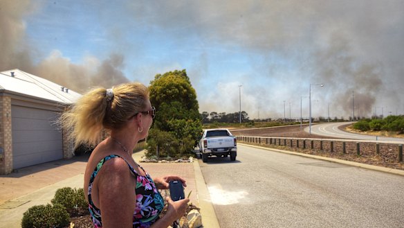 Perth fires: Two Rocks fire emergency expands beyond Perth metro area