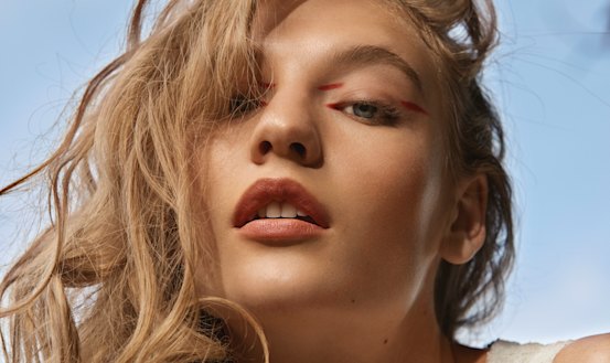 Moving between your well-heated home and the cold weather outside can further dry out your hair. 