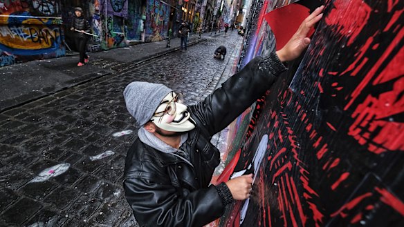 Badiucau putting up his mural.