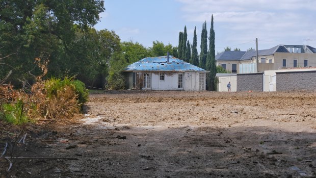 The tennis court, pool and mansion are no more at 18 St Georges Road.