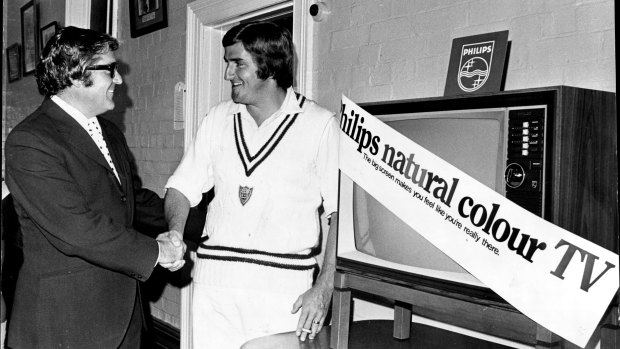 Cricketer Gary Gilmour accepts a colour TV set from Philips consumer manager, Mr Bruce Rowan, February 13, 1976