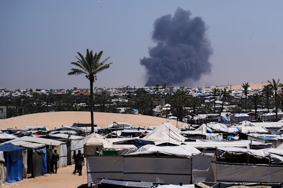 Smoke rises from an Israeli army airstrike south of Khan Younis, Gaza, on Wednesday.