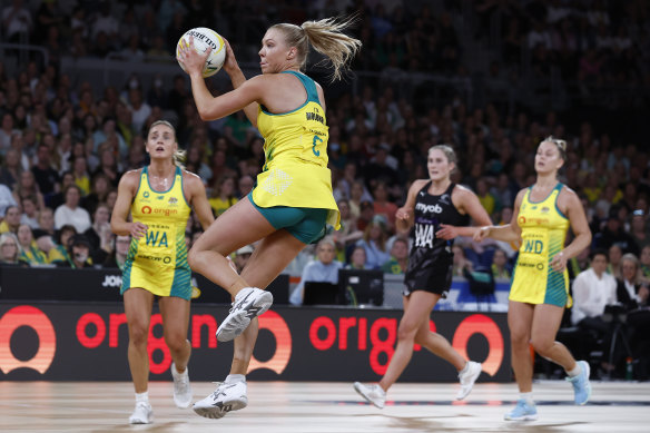 Kate Moloney in full flight for the Diamonds in Melbourne. 