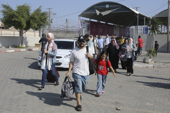 Palestinians cross to the Egyptian side of the Rafah border crossing last week before it was closed.