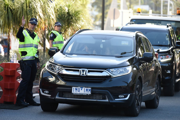 Police direct traffic at the border checkpoint at Griffith St at Coolangatta. Queensland’s border restrictions have eased to allow fully vaccinated domestic travellers from hotspots into the state without needing to quarantine.
