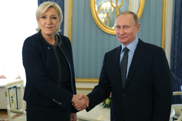 This 2017 photo op with Vladimir Putin has come back to haunt French presidential candidate Marine Le Pen. 