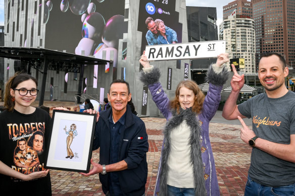 Neighbours fans Kalina Lauer, Antony McManus, Belinda Price and Anthony Wayne will farewell the show at an airing of the last episode in Federation Square, Melbourne, on Thursday.