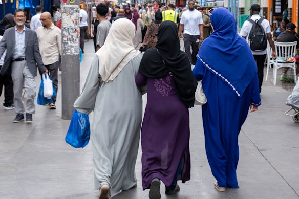 Hirsi Ali si è chiesta perché i musulmani che vivono in Europa sosterrebbero la legge della Sharia.