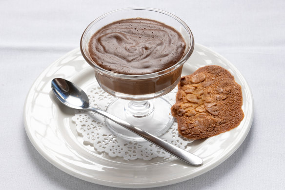 Mousse au chocolat: good in the old-school way.