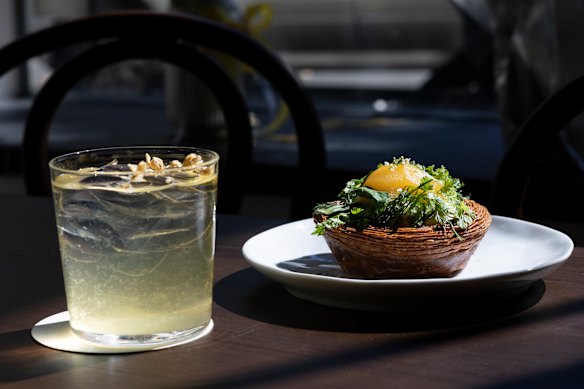 House-made jasmine iced tea and a poached pear tart at Jinius.