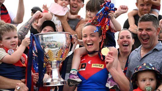 Premiership skipper Daisy Pearce has announced her retirement.