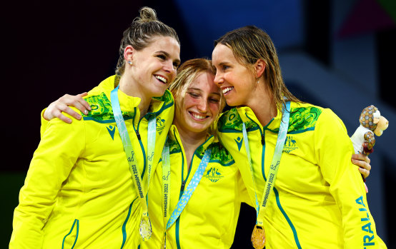 Shayna Jack and Emma McKeon tower over Mollie O’Callaghan, who beat them both in the 100m freestyle final.