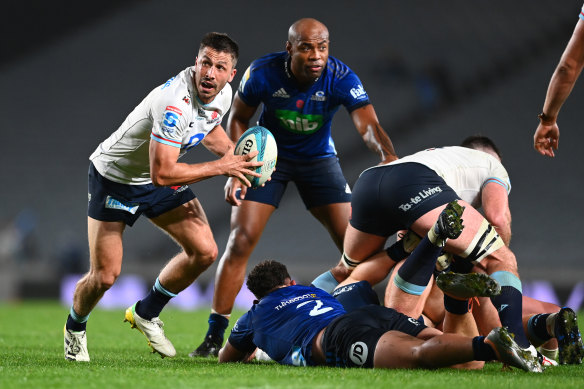 Jake Gordon directs the play for the Waratahs against the Blues.