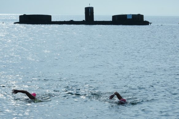 Charlie Evans (pink swim cap) with  Peter Hendriks at Half Moon Bay, Black Rock.