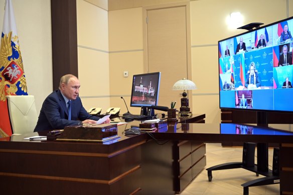Sir Andrew Wood says most of Putin’s meetings are held virtually.