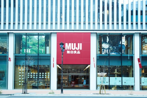 5 Must-Buy Items at UNIQLO GINZA!! – Japan Travel Guide -JW Web Magazine