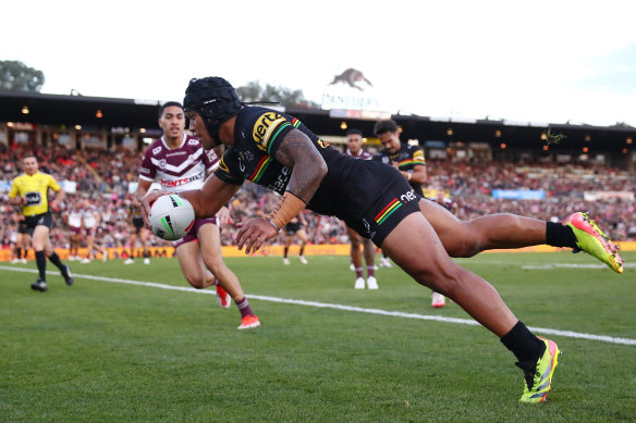 Brian To’o scores for Penrith against Manly.