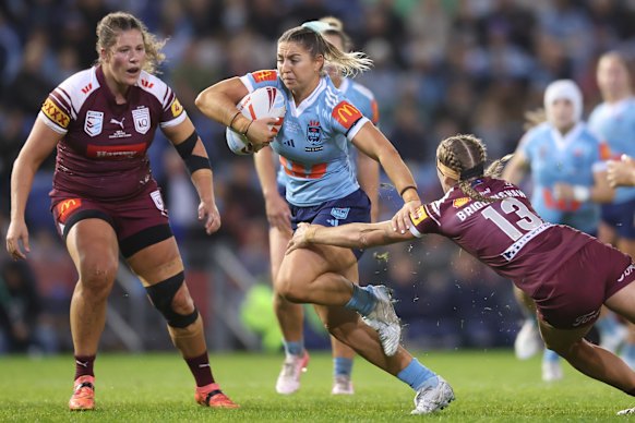 Jocelyn Kelleher fends off Queensland skipper Ali Brigginshaw during the women’s State of Origin series.