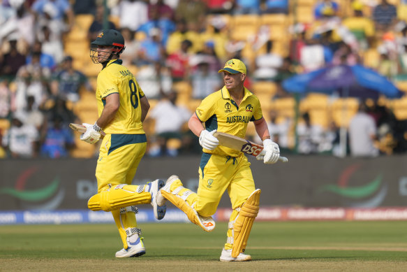 Mitchell Marsh i David Warner zdominowali pakistański atak.