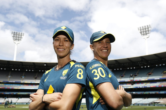 Erin Burns and Delissa Kimmince pose at training on Saturday, their shirts bearing the names of injured teammates Ellyse Perry and Tayla Vlaeminck.