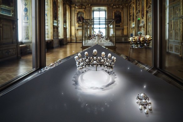 Empress Eugenie’s diadem of pearls was also stolen.