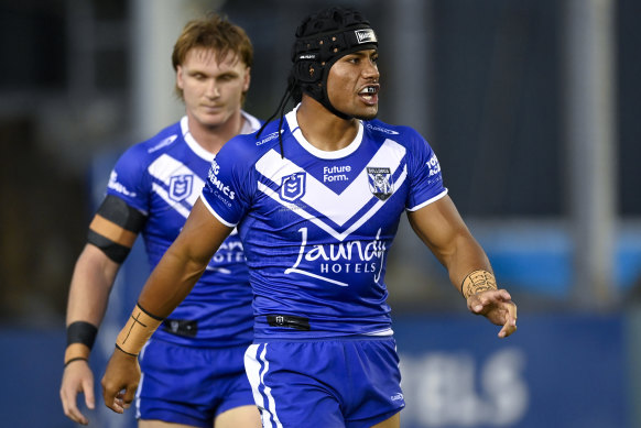 Stephen Crichton leads the Bulldogs at Belmore against Cronulla.