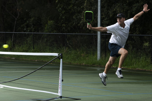 Hutchinson leaps into a Bert shot.