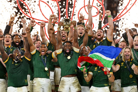 Siya Kolisi of South Africa lifts The Webb Ellis Cup following the Rugby World Cup Final match between New Zealand and South Africa at Stade de France 