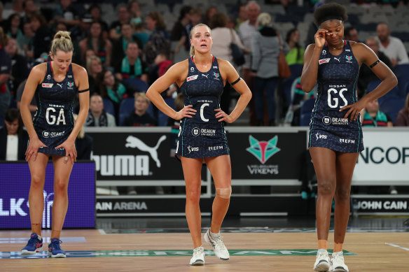 The reigning premiers, the Vixens, have started the new Super Netball season 0-2 after a five-goal loss to the Lightning.
