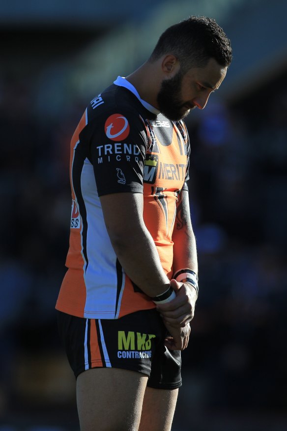 Benji Marshall observes a minute’s silence for Robbie Farah’s mum Sonia in 2012.