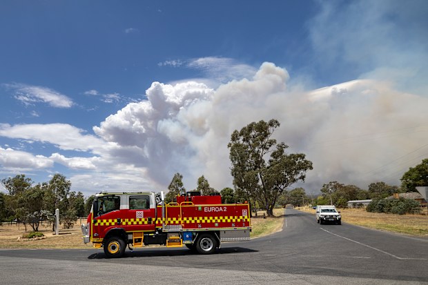 Victoria fires: Emergency warnings issued as catastrophic conditions ...