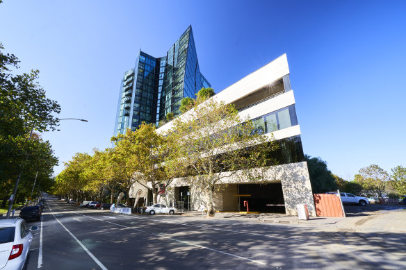 The five-level office in East Melbourne, with a lettable area of 5526 square metres, is anchored by Arthur J Gallagher & Co.