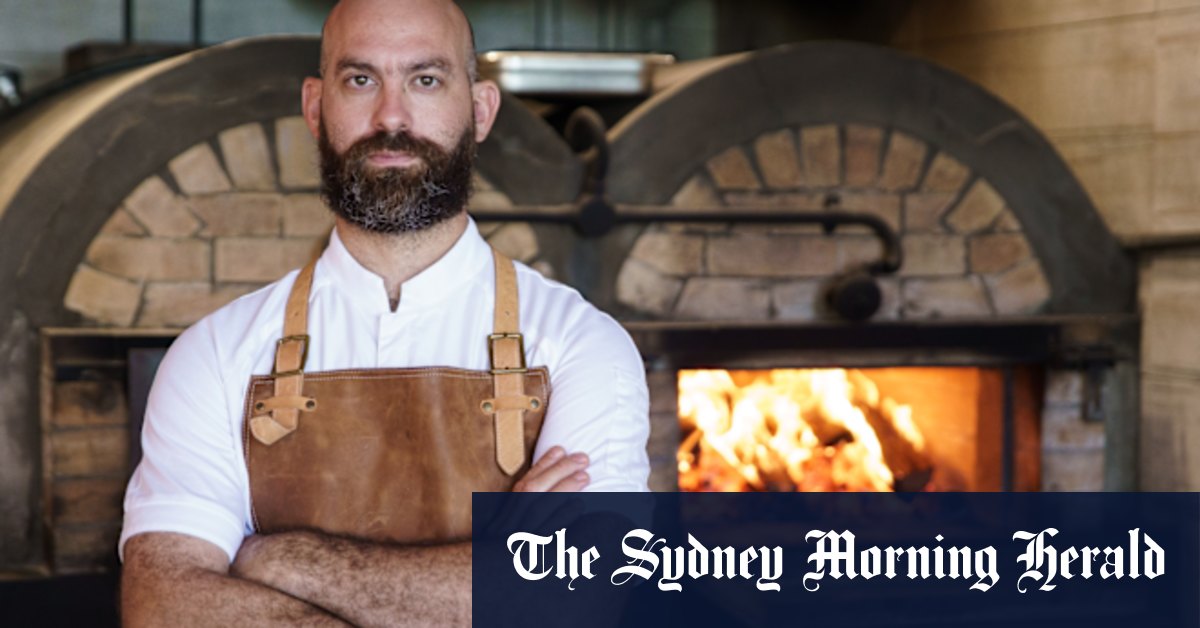 Burnt Ends Sanger helps Dave Pynt fly Australian flag in Singapore - Vimarsana News