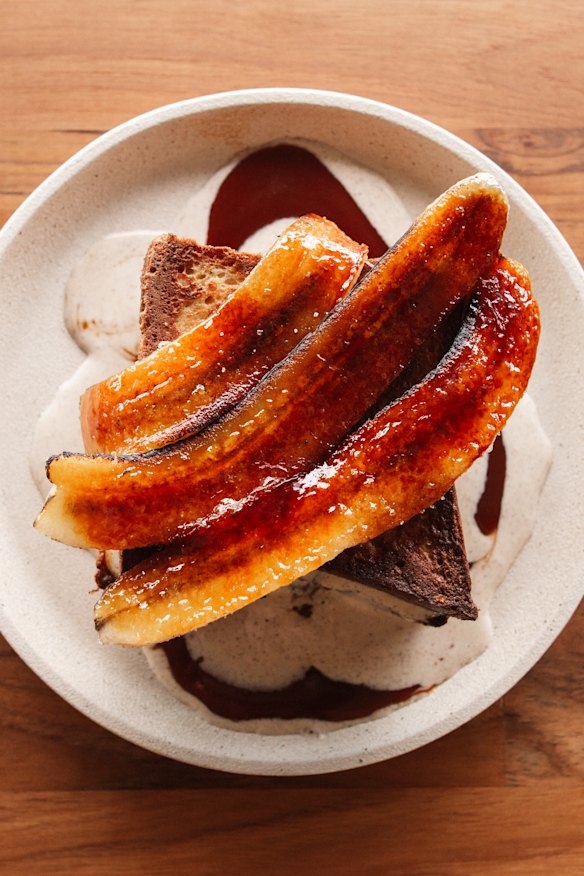 Caramelised bananas on French toast at Glory-Us.
