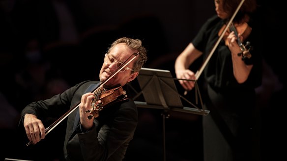 Richard Tognetti leads the ACO in the interrupted subscription series