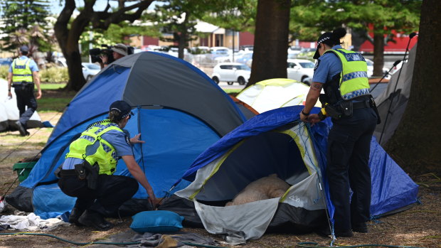 Police take down the tents at the homeless camp in Fremantle’s Pioneer Park. 