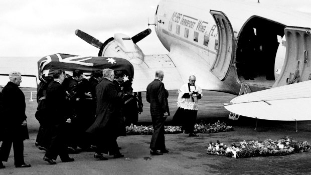 The coffin of Prime Minister Ben Chifley is loaded onto an aircraft in Canberra on 16 June 1951, headed for Bathurst, 
NSW for his funeral the following day.
