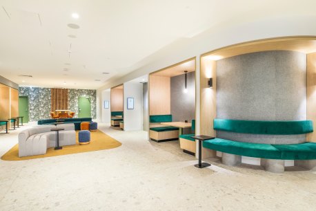 Lobby, Dandenong Holiday Inn