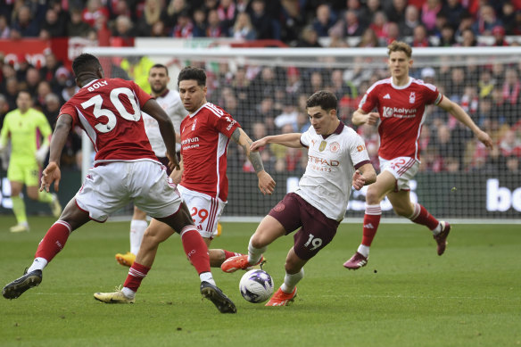 Manchester City’s Julian Alvarez dribbles the ball past Nottingham Forest’s Willy Boly.