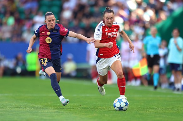 Caitlin Foord runs with the ball while under pressure from Ona Batlle.